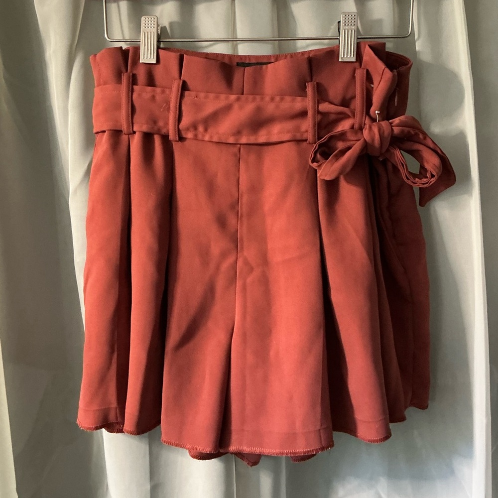 Express Terracotta Pleated Shorts with belt Bow size 6